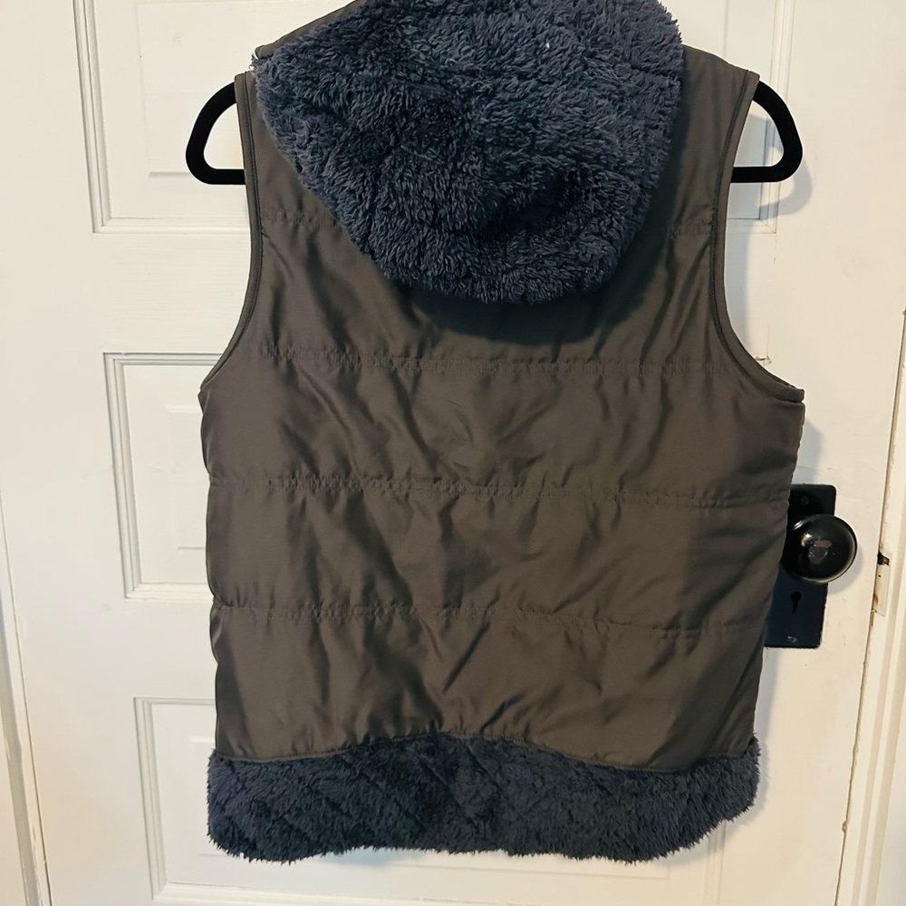 Patagonia Women Los Gatos reversible hooded vest- Charcoal Gray - Picture 4 of 4